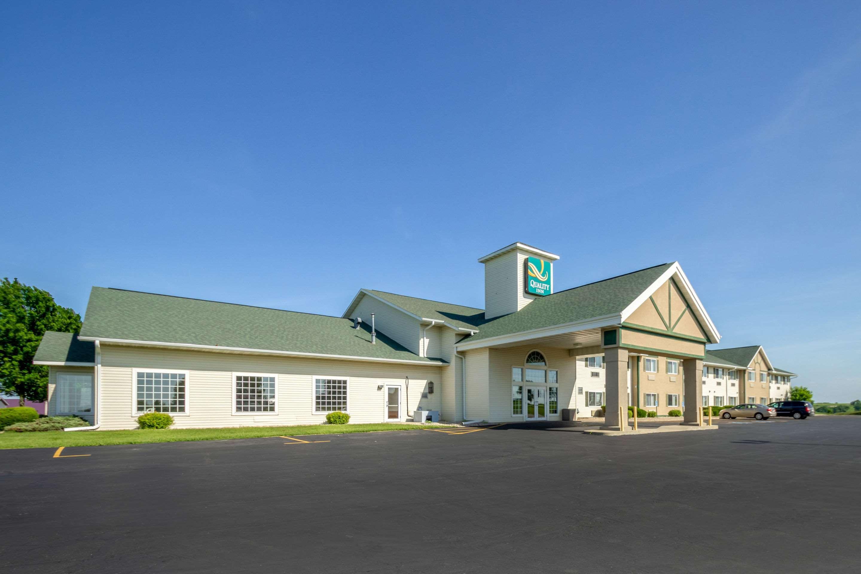 Quality Inn Mineral Point Exterior photo